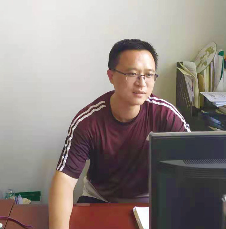 边春峰.jpg