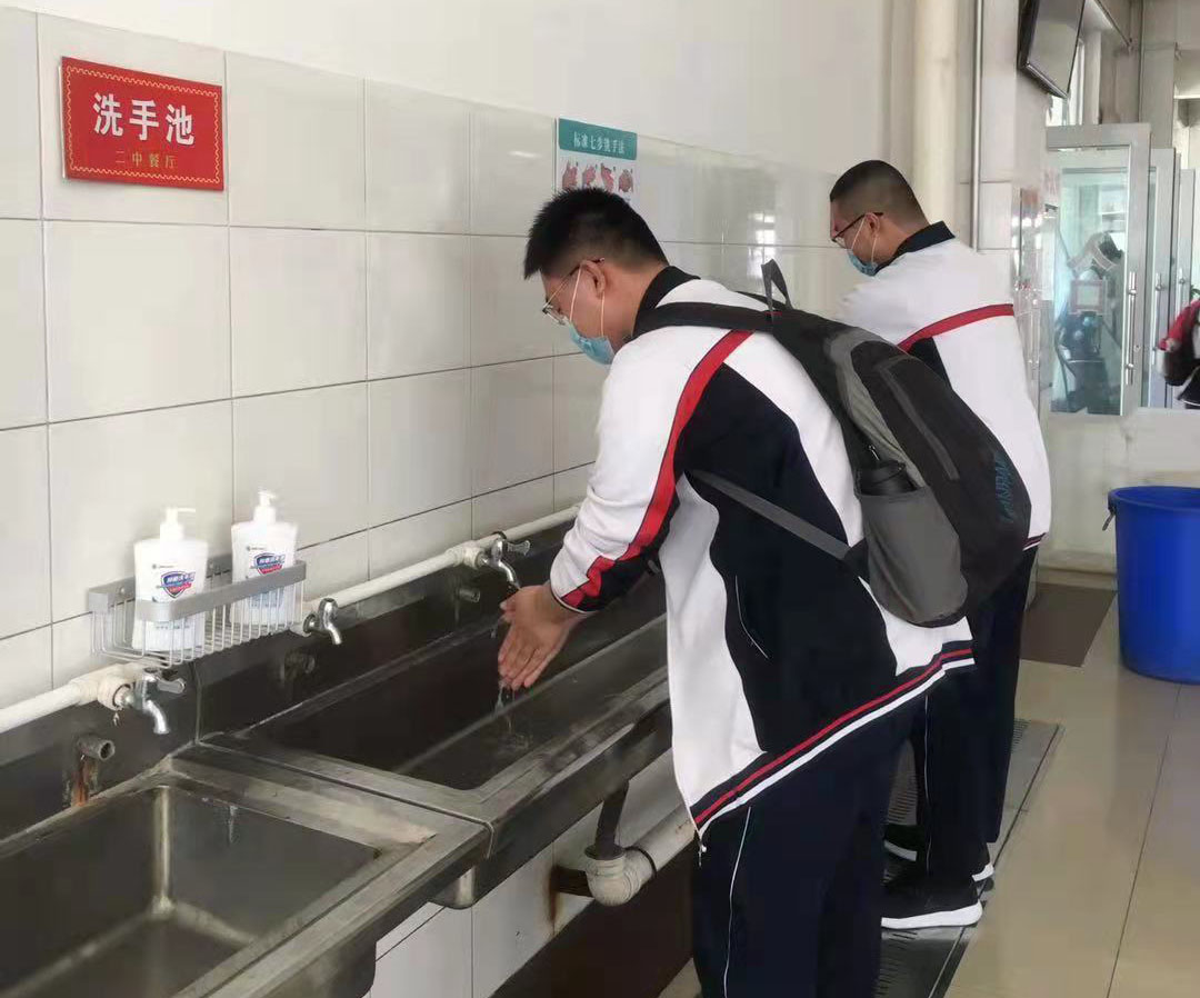 餐前认真洗手.jpg