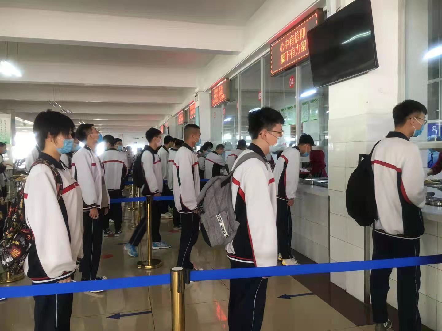 y有序排队.jpg