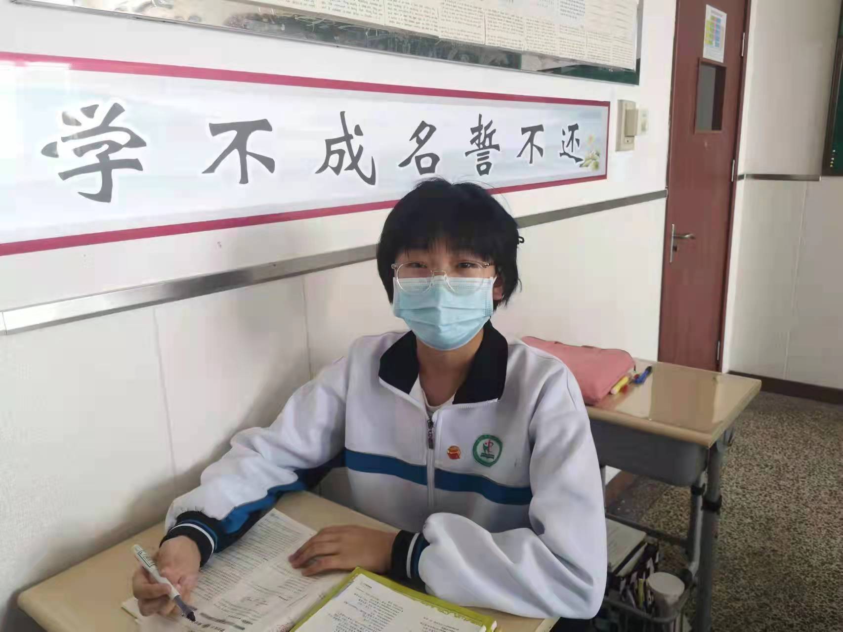 李亮臻.jpg