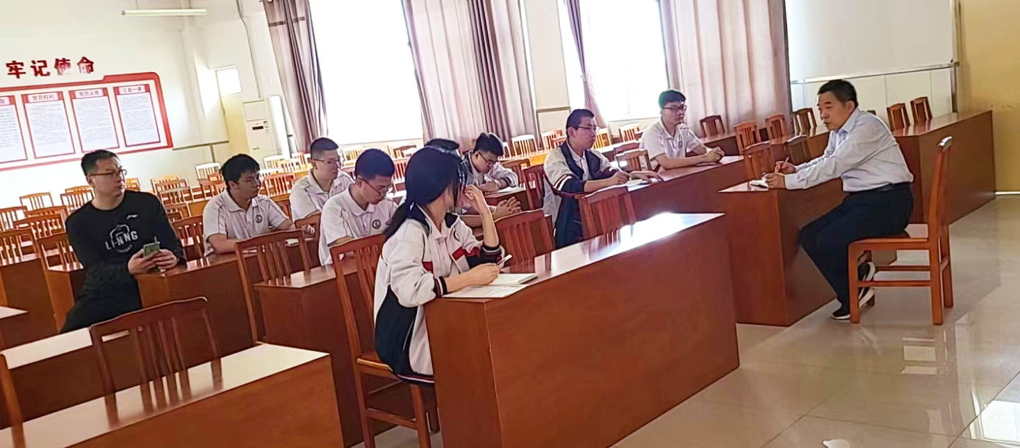 韩书记座谈.jpg