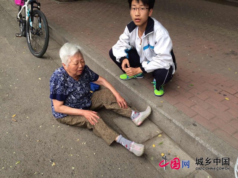 陈隆.jpg